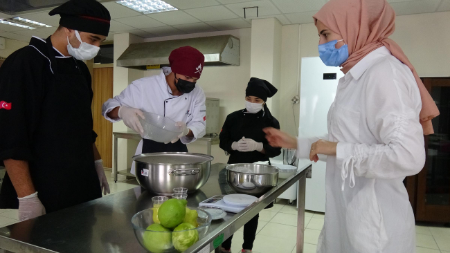 Liselilerden limonlu lokum