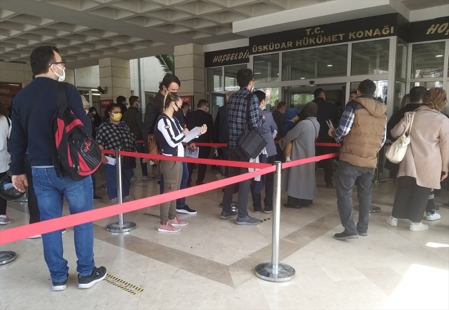İstanbul'da tam kapanma öncesi "seyahat izin belgesi" kuyruğu