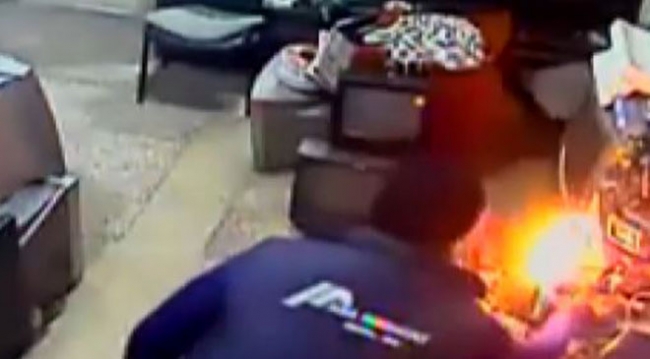 Tamir atölyesindeki uydu yön cihazı alev aldı