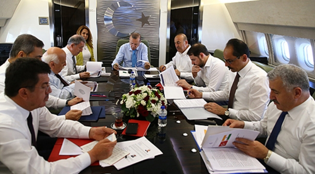 Cumhurbaşkanı Erdoğan Hindistan'ın önde gelen iş adamları ile bir araya geldi