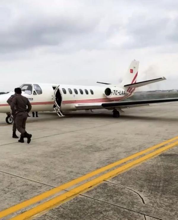 Atatürk Havalimanı'nda özel uçağın lastiği alev aldı