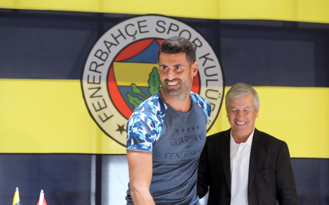Fenerbahçe'de toplu imza töreni