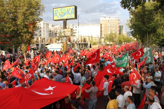 Van'da terör saldırıları protesto edildi
