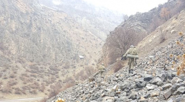 Van'da teröristlerin yaşam alanları imha edildi