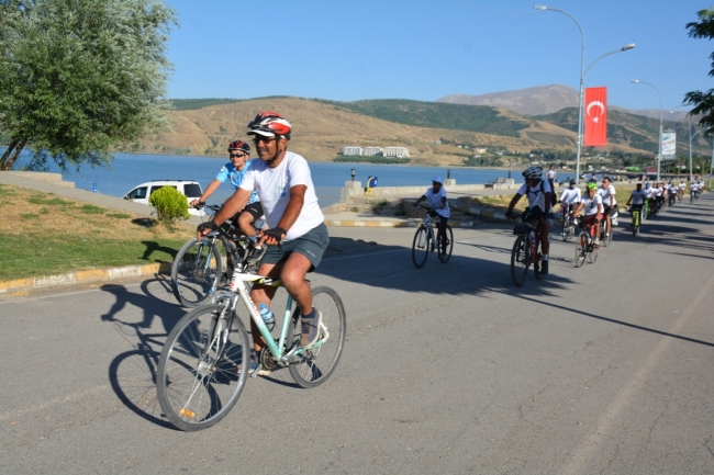 Van Gölü çevresinde bisiklet turu