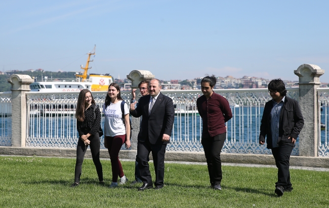 Bakan Varank, ABD'den ödülle dönen öğrencilerle buluştu