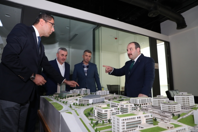 Sanayi ve Teknoloji Bakanı Mustafa Varank Bilişim Vadisi'ni ziyaret etti
