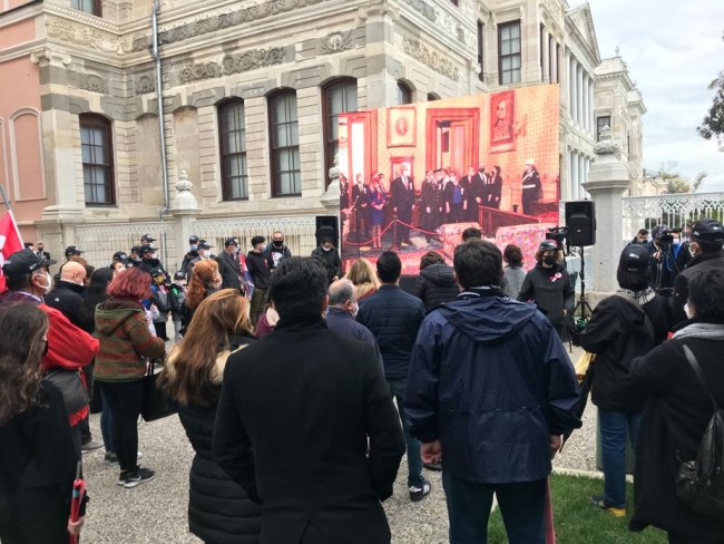 Vatandaşlar Dolmabahçe Sarayı’nda tek yürek oldu