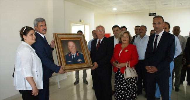 Vezirköprü ilçe girişine eski savaş uçağı konuldu