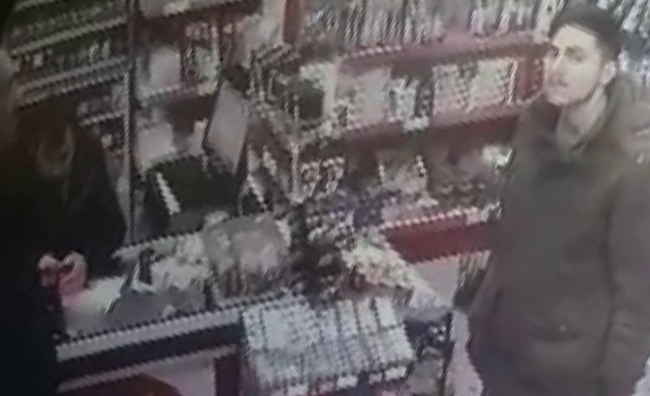 Video çekerken kurusıkı tabancanın tetiğine bastı, hayatını kaybetti