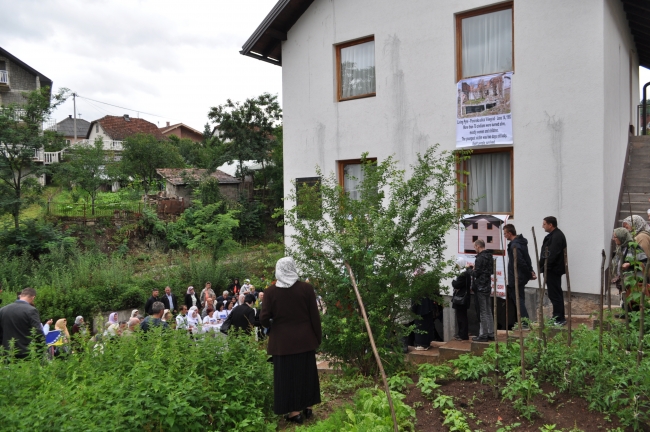 26 yıl önce diri diri yakılan 140'tan fazla Boşnak anıldı