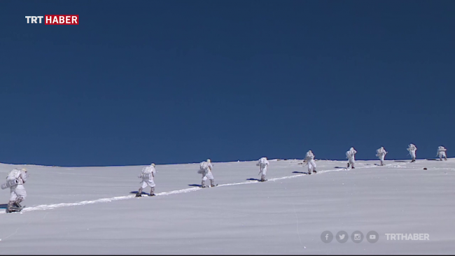 TRT Haber, jandarma komandoların kış eğitimine eşlik etti