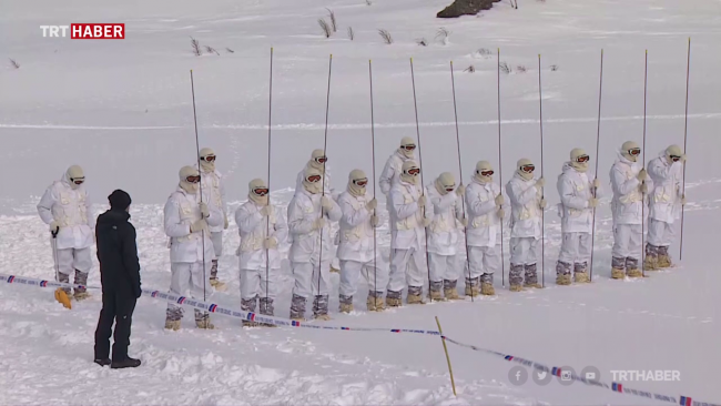 TRT Haber, jandarma komandoların kış eğitimine eşlik etti