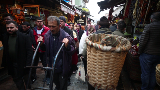 Alışverişin kalbi Tahtakale'de 20 seçmenli seçim