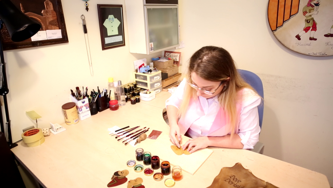 Türkiye’nin ilk kadın Karagöz ustası