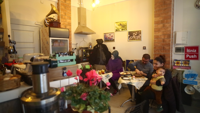 Evsizlere uzanan dost eli