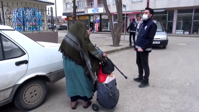 Testi pozitif çıkan kadın hastaneye gitmemek için direndi