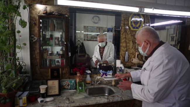 Dostlukların ayakta tuttuğu 70 yıllık berber