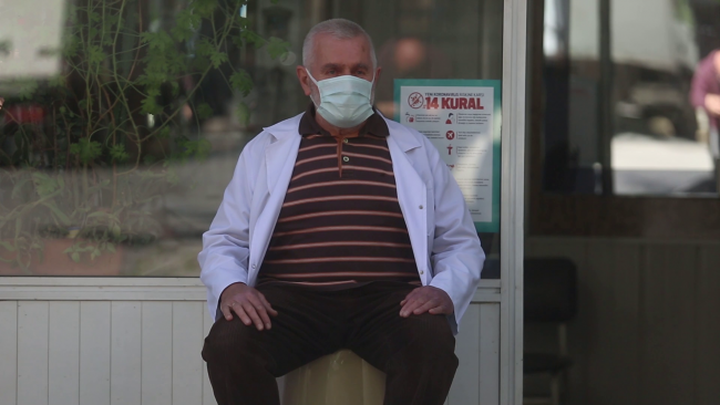 Dostlukların ayakta tuttuğu 70 yıllık berber