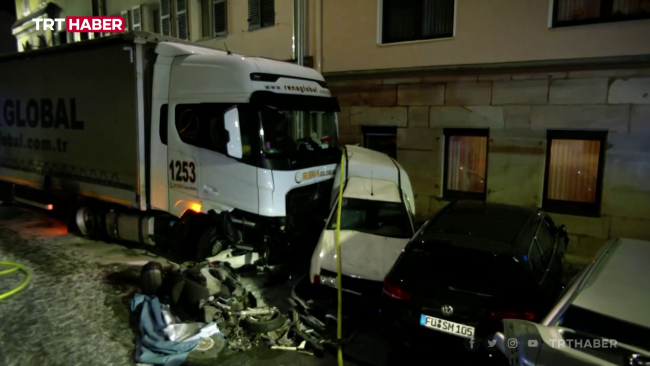 Almanya'da alkollü tır sürücüsü sokağı savaş alanına çevirdi