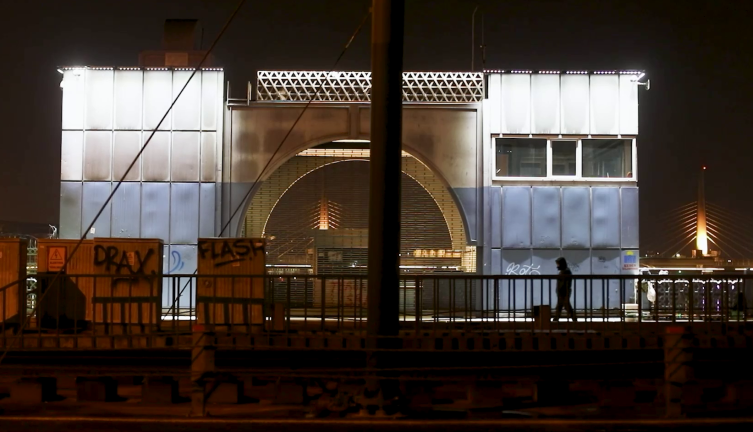 Galata Köprüsü’nün gece balıkçıları