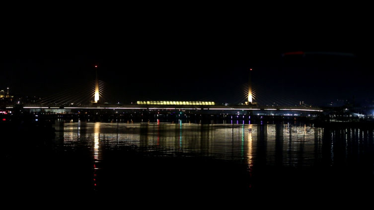 Galata Köprüsü’nün gece balıkçıları