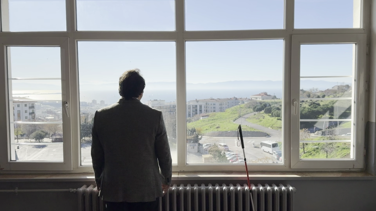 Karanlığa yenilmeyen bir öğretmen: Oğuz Karadağ