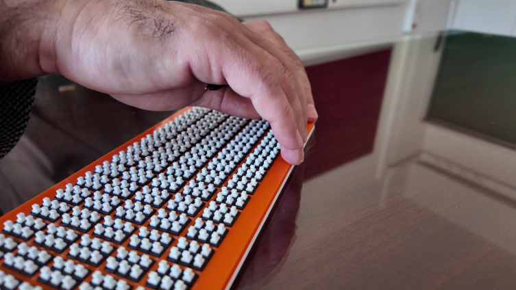 Karanlığa yenilmeyen bir öğretmen: Oğuz Karadağ