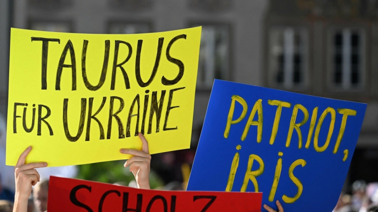 Ukrayna yanlısı gösterilerde en büyük taleplerden biri de Kiev'e Taurus füzelerin verilmesi oluyor.
