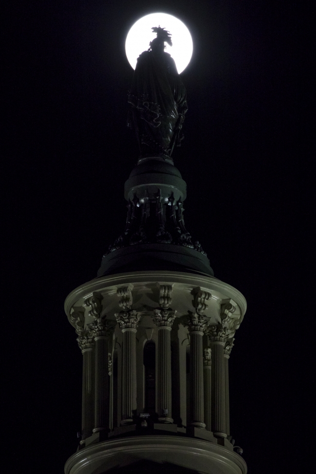 2018'in ilk gününde 'Süper Ay' sürprizi