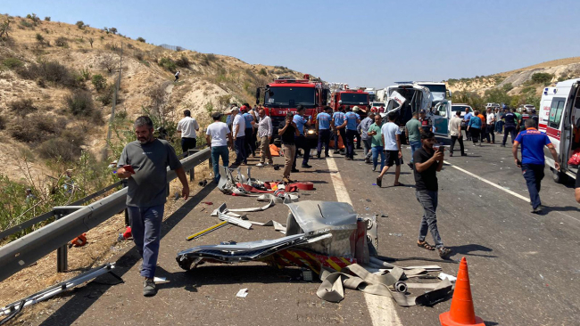 Gaziantep'te feci kaza: 15 ölü, 22 yaralı