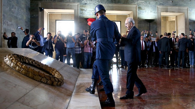 CHP'den Anıtkabir'e "95. yıl" ziyareti