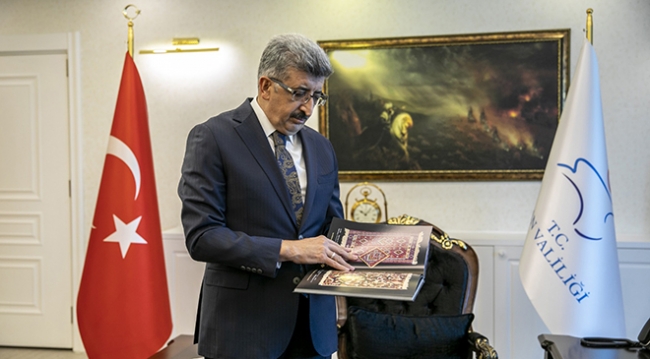 Van Büyükşehir Belediyesi'nden "Van kilimi" kataloğu