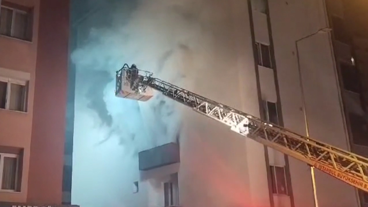 Maltepe'de bir apartta yangın çıktı