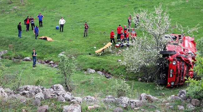Yangına giden itfaiye aracı uçuruma yuvarlandı: 2 şehit