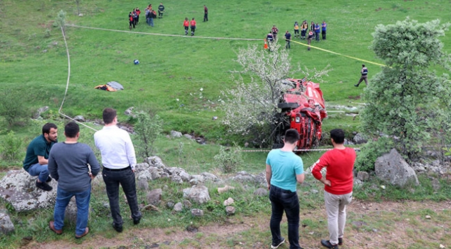 Yangına giden itfaiye aracı uçuruma yuvarlandı: 2 şehit