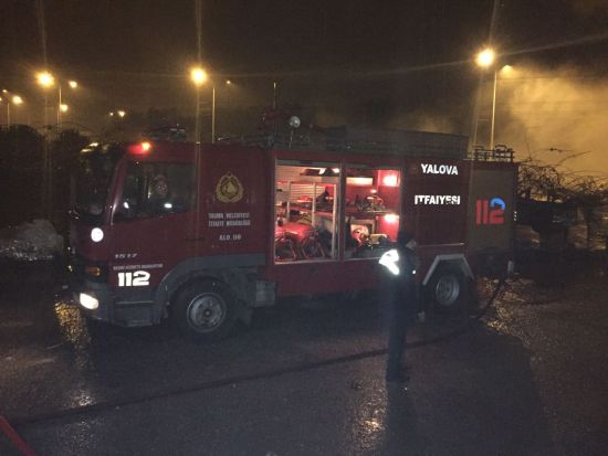 Yalova'da 500 ton kivinin bulunduğu depoda yangın