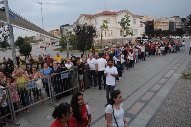 Yalova'da 1 ton dondurma dağıtıldı