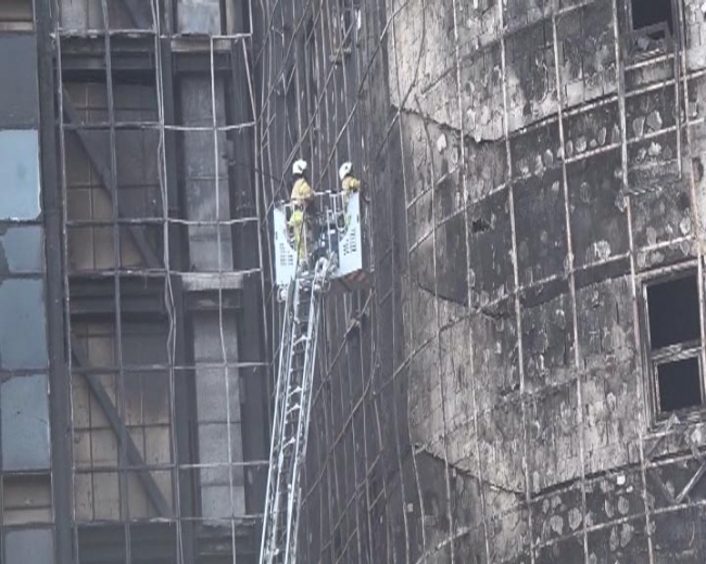 Yanan hastaneden duman yükseldi, itfaiye binaya geldi