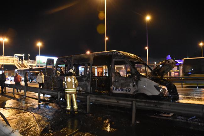 Seyir halindeki servis alev topuna döndü