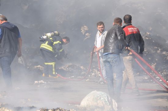 Yangında 5 bin ton pamuk zarar gördü