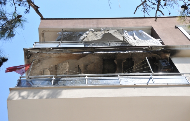 Yangında ev küle döndü; Türk bayrağı zarar görmedi