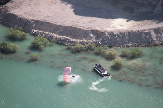 "Yarasa kanatlar" Erzincan'da 200 kilometre hızla atladı