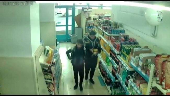 Yaşlı kadını dolandırmaya çalışan 2 şüpheli suçüstü yakalandı