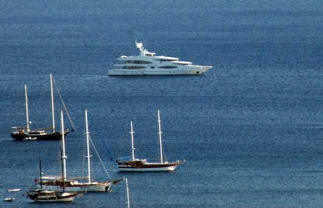 56 metre uzunluğundaki lüks yat Bodrum açıklarına demirledi