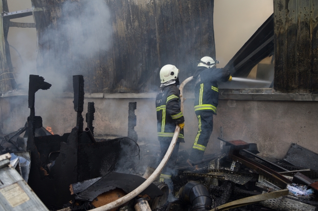 Antalya'da yat üretim merkezinde yangın