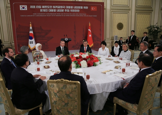 Cumhurbaşkanı Erdoğan, onuruna verilen yemeğe katıldı