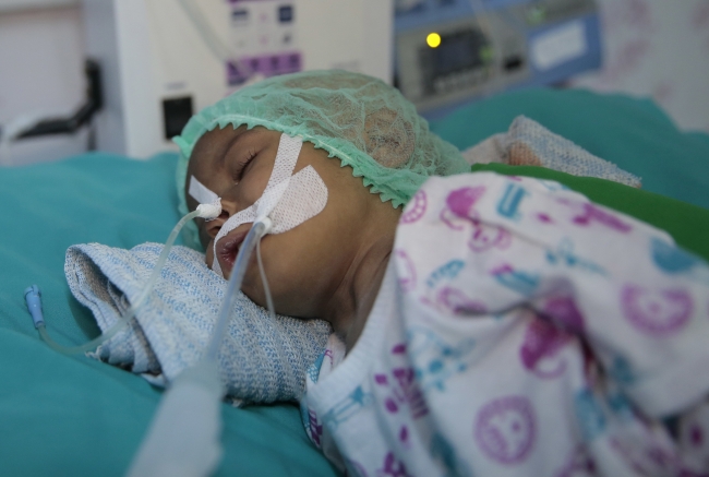 Yemenli babaların tek hayali çocuklarına yiyecek götürebilmek