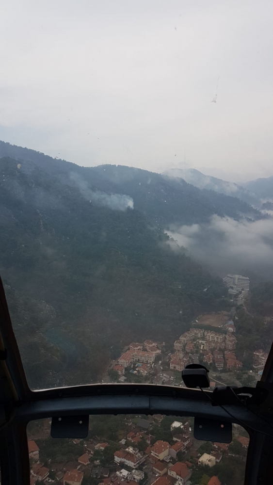 Marmaris'te düşen yıldırım ormanı yaktı