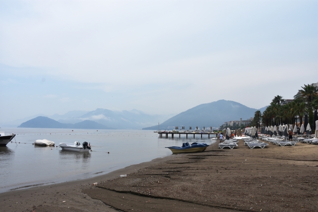 Marmaris'te düşen yıldırım ormanı yaktı